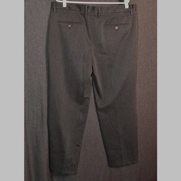 Dockers Classic Fit Men's 38x32 Khaki Pants - Picture 3 of 8